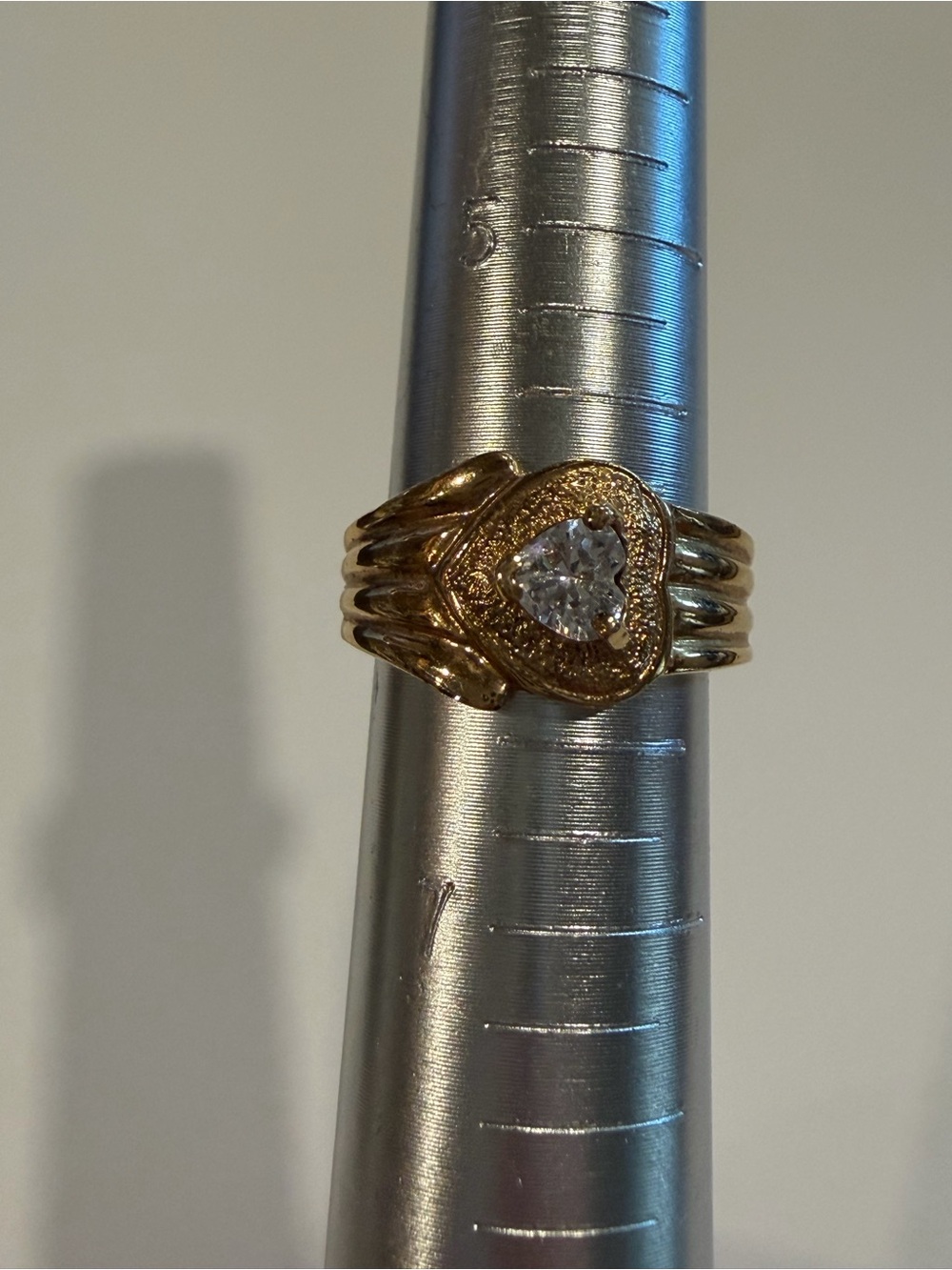 Gold Tone Heart Ring with Clear Heart Stone Size 6 Vintage - Picture 2 of 7